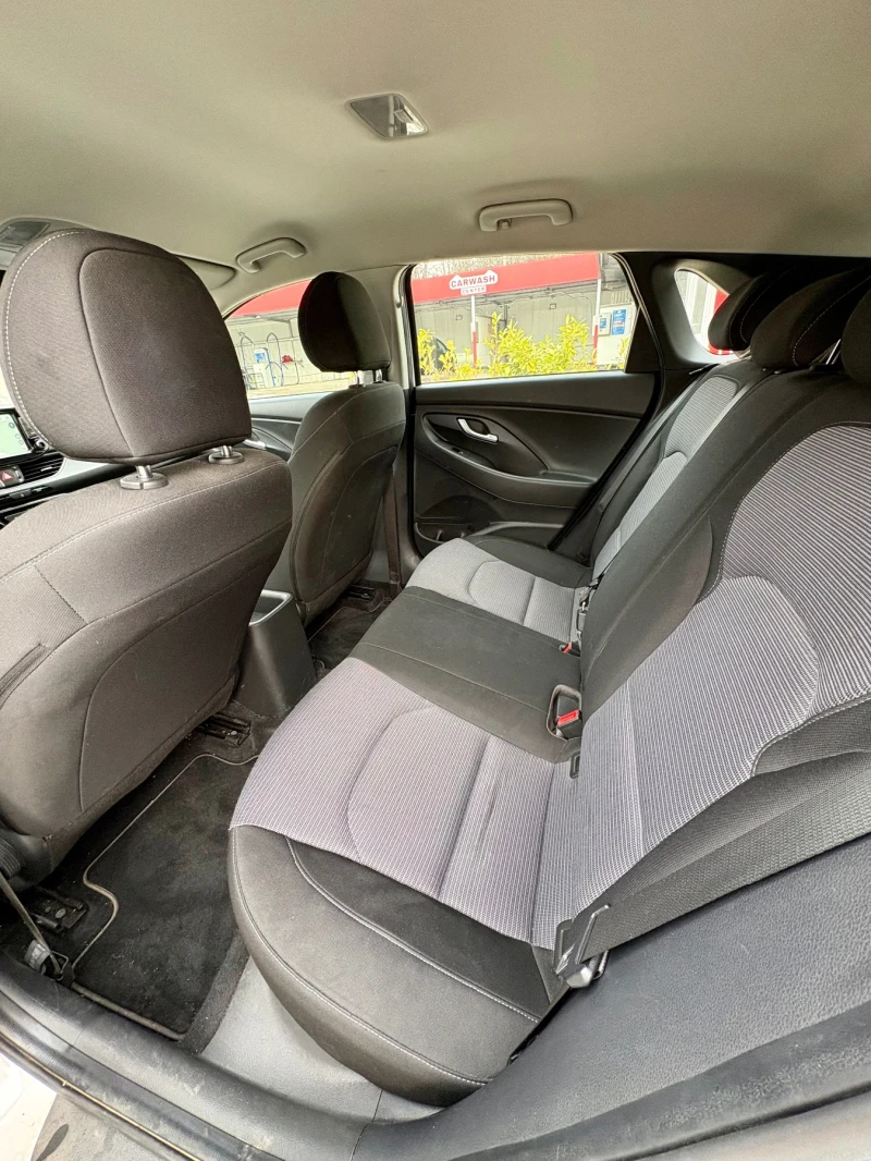 Hyundai I30 1.6 CRDi в гаранция, снимка 8 - Автомобили и джипове - 53234339