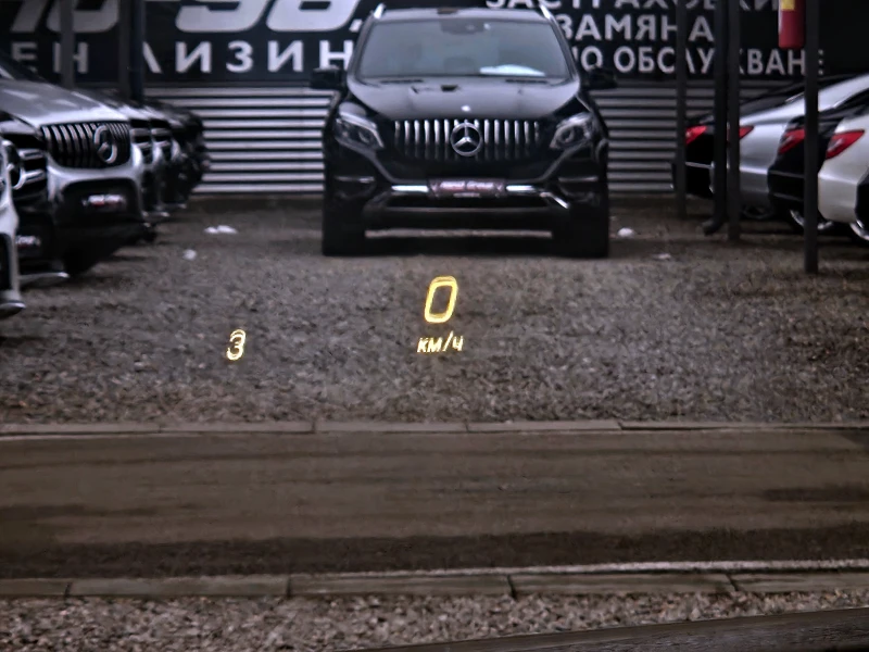 Mercedes-Benz E 220 AMG/9G/DIGITAL/360CAM/HUD/ПОДГРЕВ/CAR PLAY/AMBI/LI, снимка 10 - Автомобили и джипове - 53384047