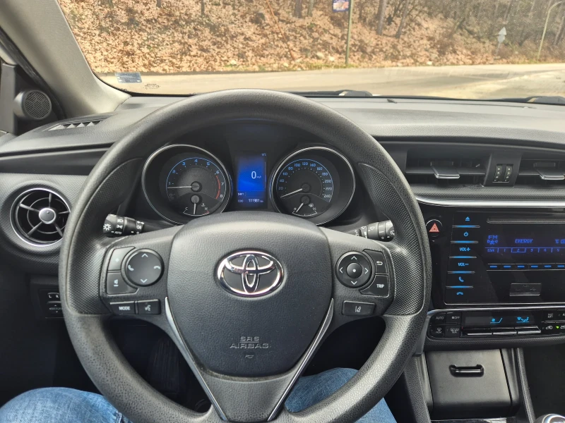 Toyota Auris 1.33 бензин, снимка 7 - Автомобили и джипове - 53453292