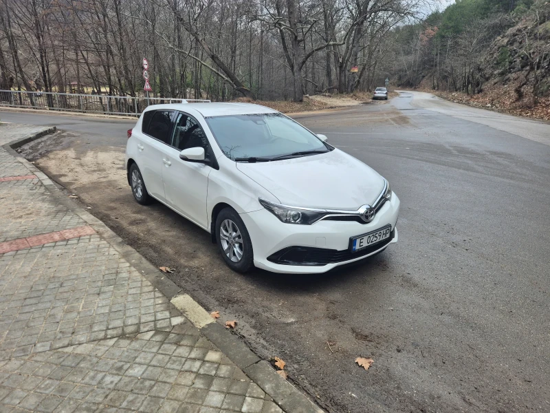 Toyota Auris 1.33 бензин, снимка 4 - Автомобили и джипове - 53453292