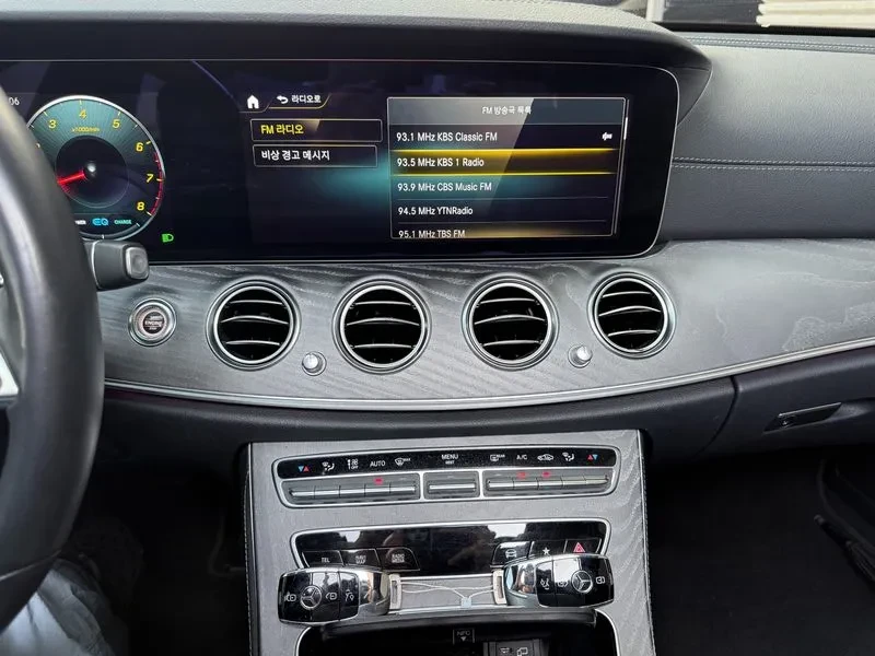 Mercedes-Benz E 300 4Matic Avantgarde, снимка 10 - Автомобили и джипове - 55110303
