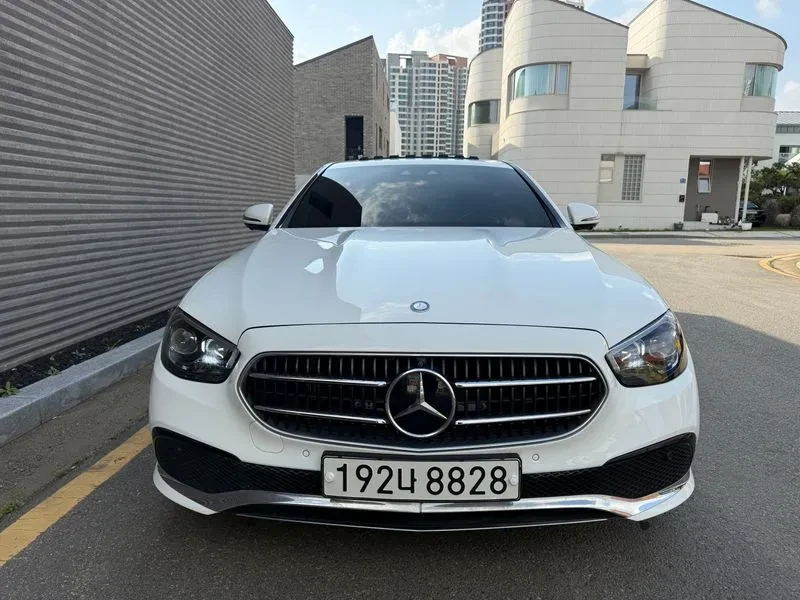 Mercedes-Benz E 300 4Matic Avantgarde, снимка 3 - Автомобили и джипове - 55110303