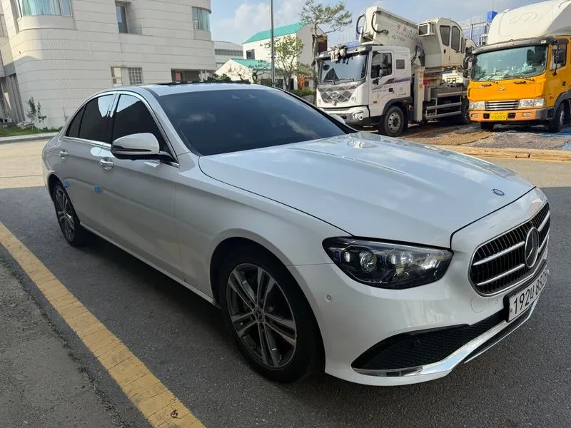 Mercedes-Benz E 300 4Matic Avantgarde, снимка 2 - Автомобили и джипове - 55110303