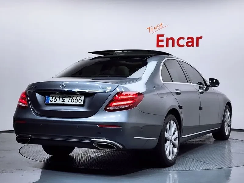 Mercedes-Benz E 300 4MATIC - САМО 30% АВАНС, снимка 2 - Автомобили и джипове - 56266602