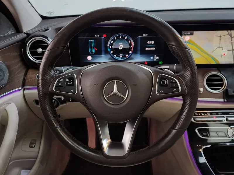Mercedes-Benz E 300 4MATIC - САМО 30% АВАНС, снимка 13 - Автомобили и джипове - 56266602