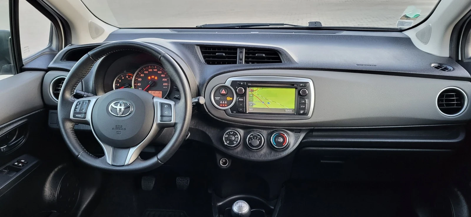 Toyota Yaris 1.4D4D-90 NAVI EURO 5 - изображение 9