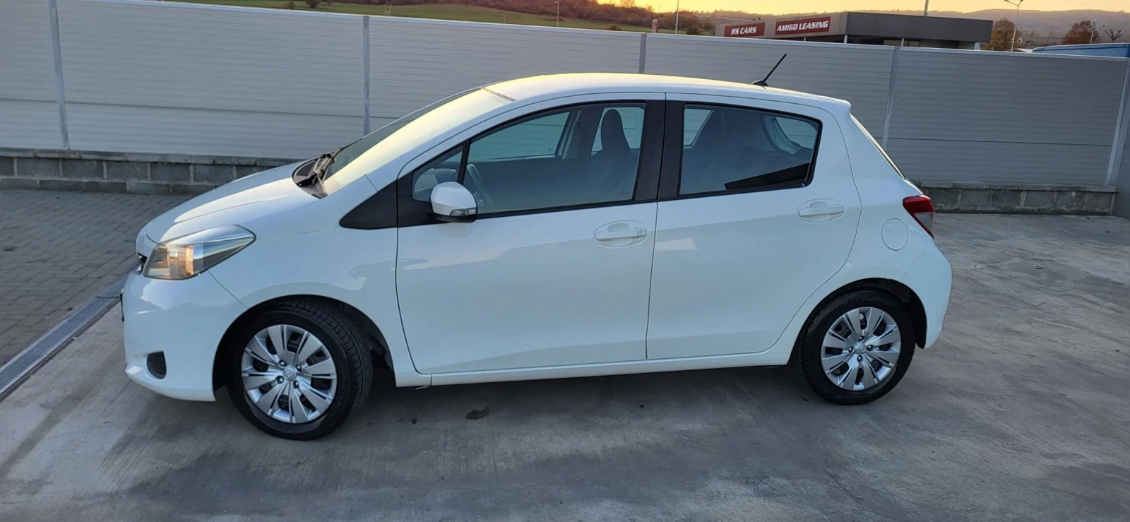 Toyota Yaris 1.4D4D-90 NAVI EURO 5 - изображение 2