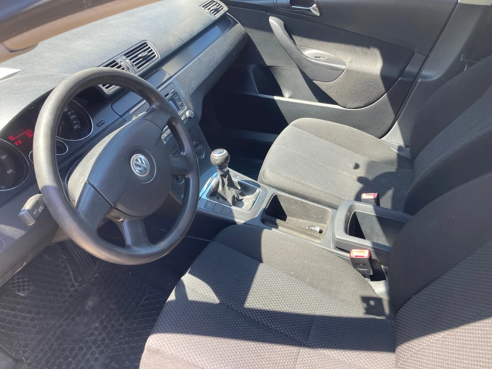 VW Passat 1.9 TDI , снимка 11 - Автомобили и джипове - 49144183