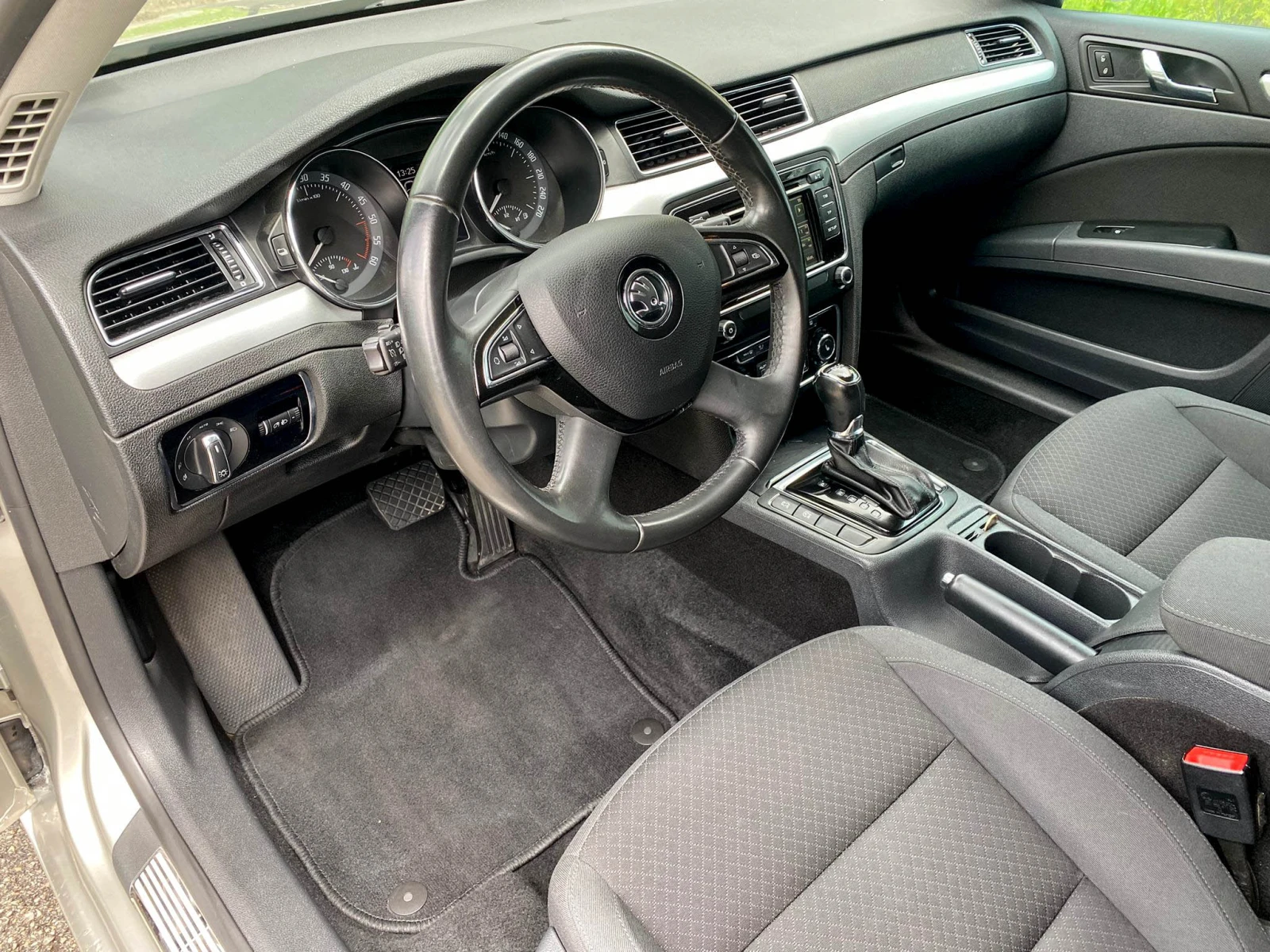 Skoda Superb 2.0TDI 4X4 108000KM - изображение 6