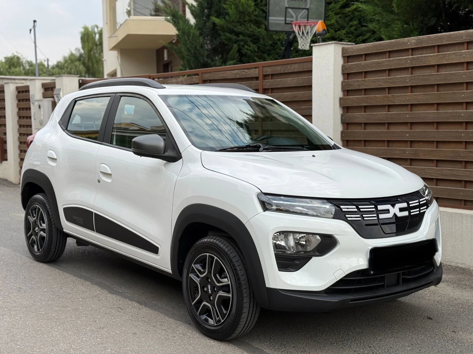 Dacia Spring  2023г. 15000km - изображение 2