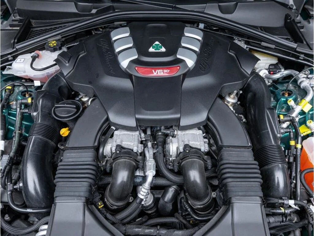 Alfa Romeo Giulia * Quadrifoglio RWD * CARFAX * ЦЕНА ДО БГ - изображение 8