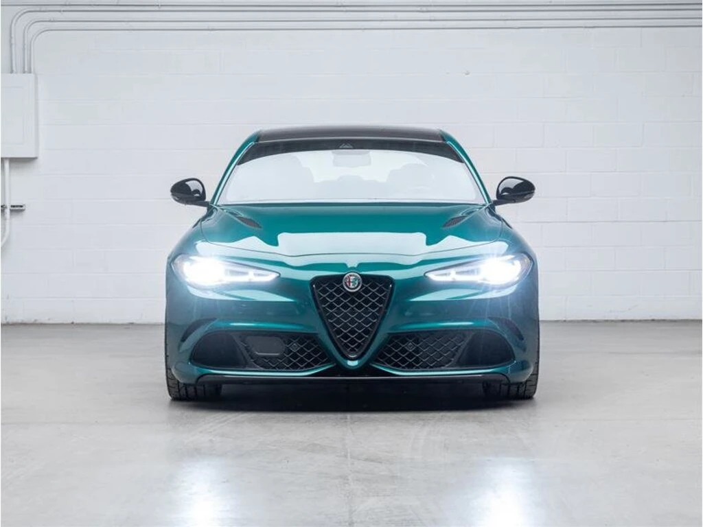 Alfa Romeo Giulia * Quadrifoglio RWD * CARFAX * ЦЕНА ДО БГ - изображение 2