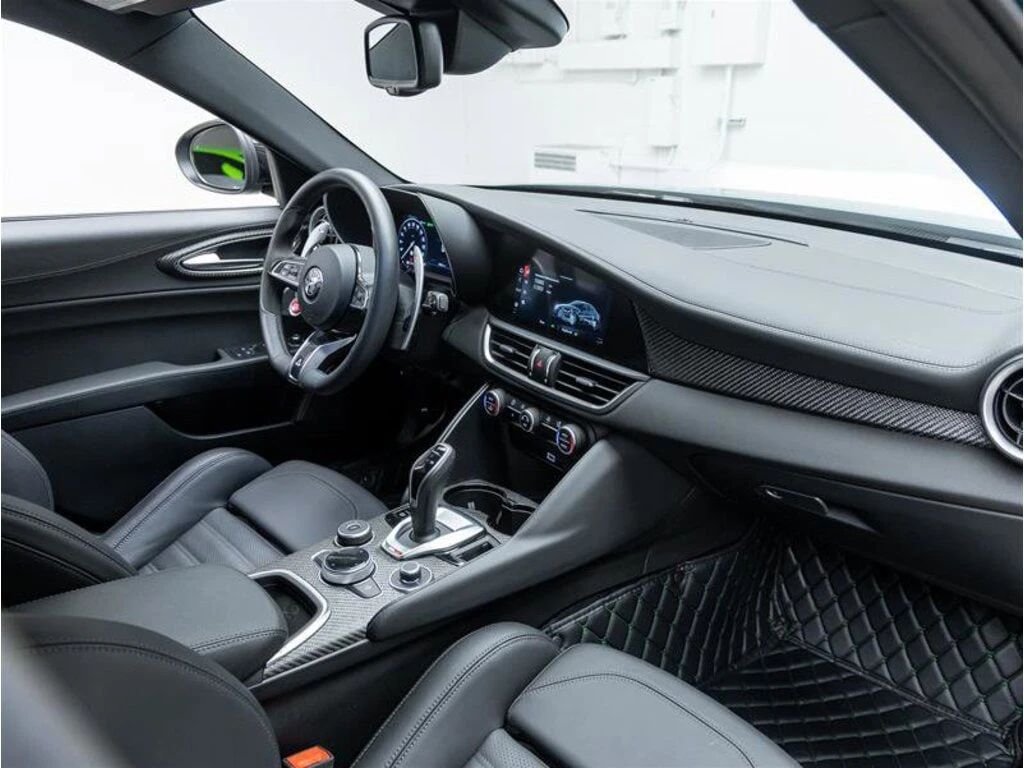 Alfa Romeo Giulia * Quadrifoglio RWD * CARFAX * ЦЕНА ДО БГ - изображение 10