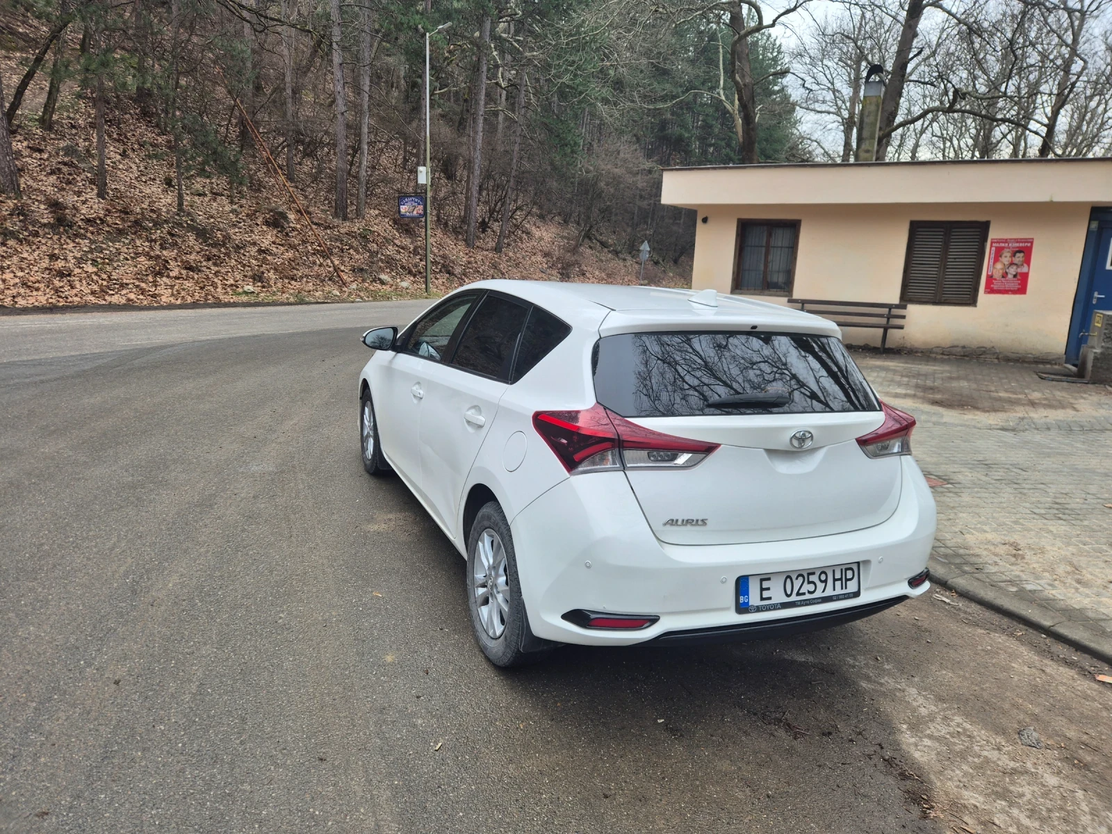 Toyota Auris 1.33 бензин - изображение 2