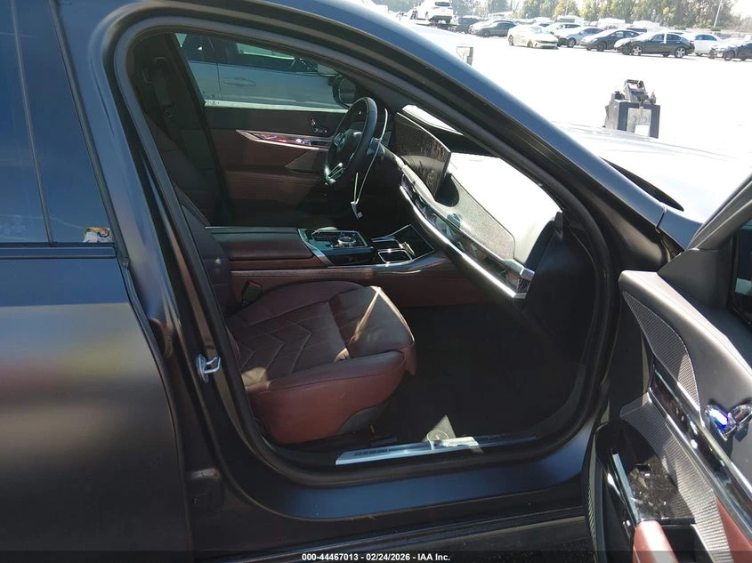 BMW i7 Edrive50, снимка 5 - Автомобили и джипове - 54161361