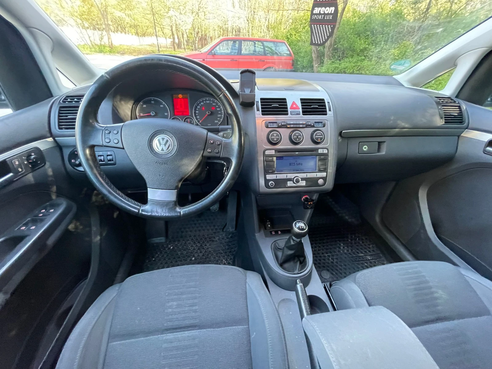 VW Touran, снимка 7 - Автомобили и джипове - 54335323