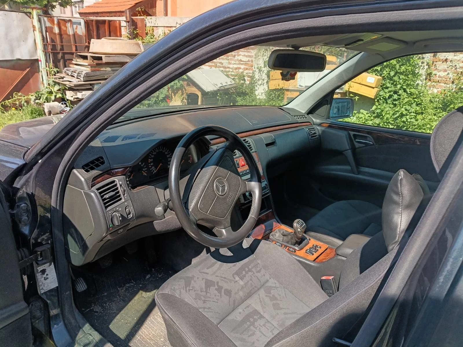 Mercedes-Benz E 250, снимка 5 - Автомобили и джипове - 54491346