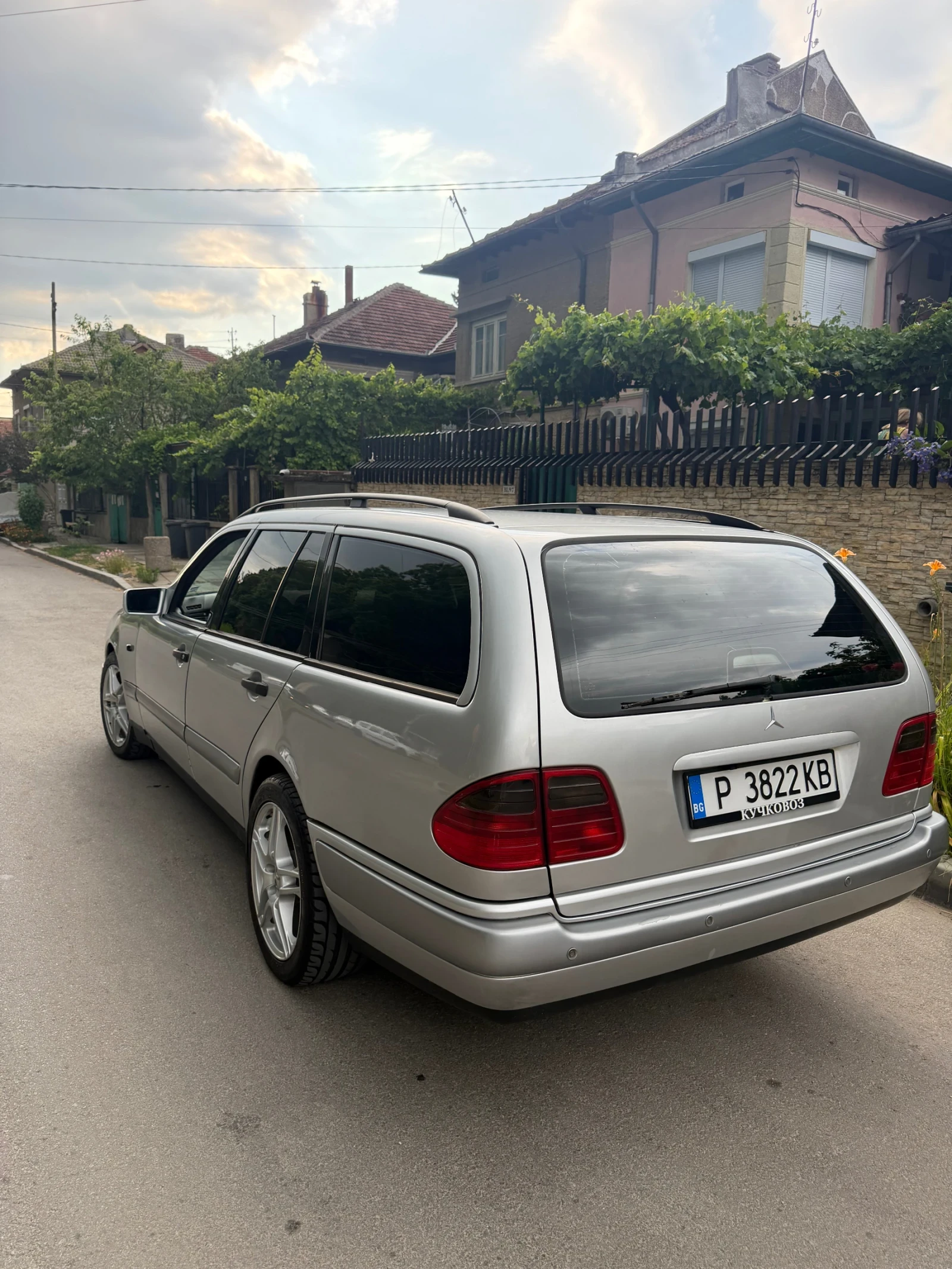 Mercedes-Benz E 290, снимка 3 - Автомобили и джипове - 55145576