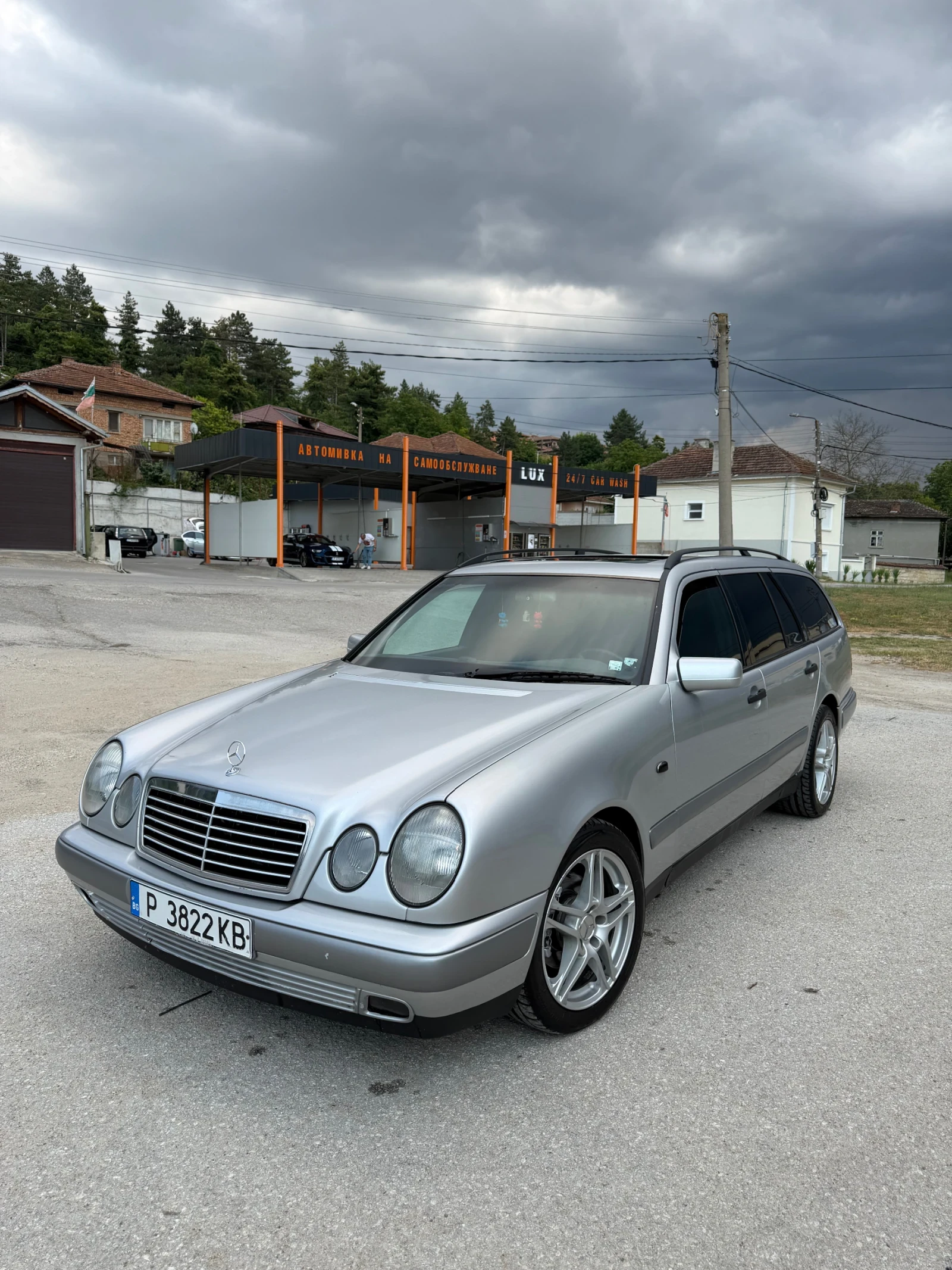 Mercedes-Benz E 290, снимка 8 - Автомобили и джипове - 55145576
