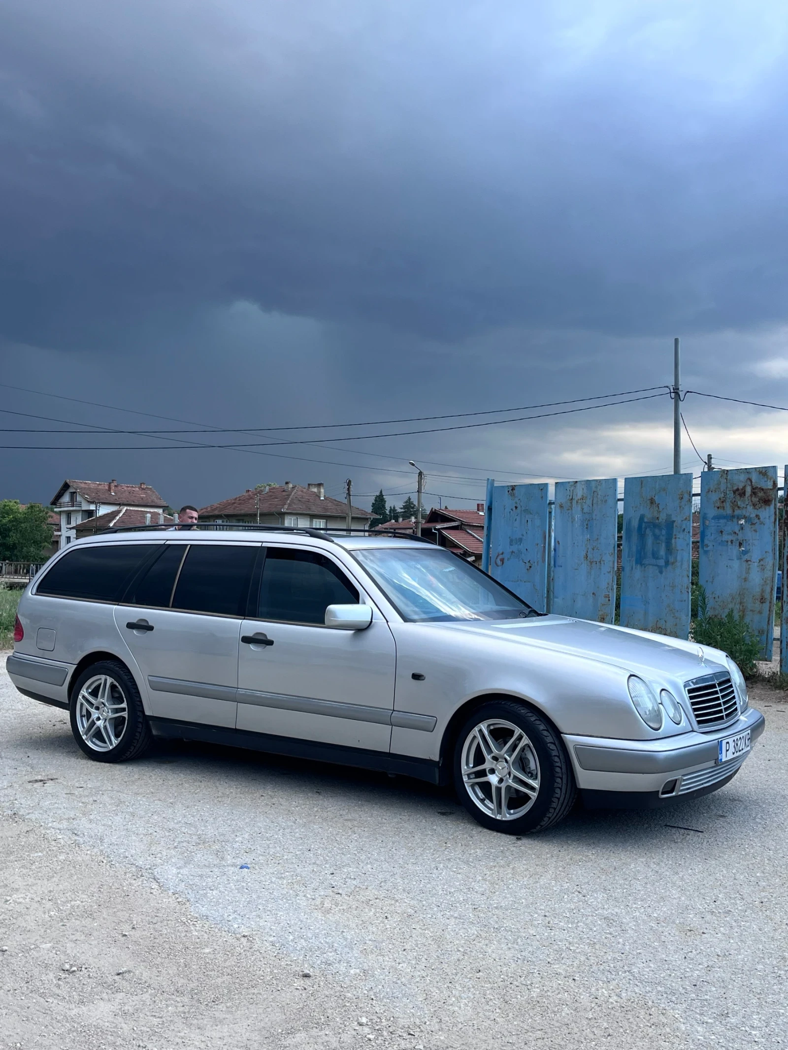Mercedes-Benz E 290, снимка 5 - Автомобили и джипове - 55145576