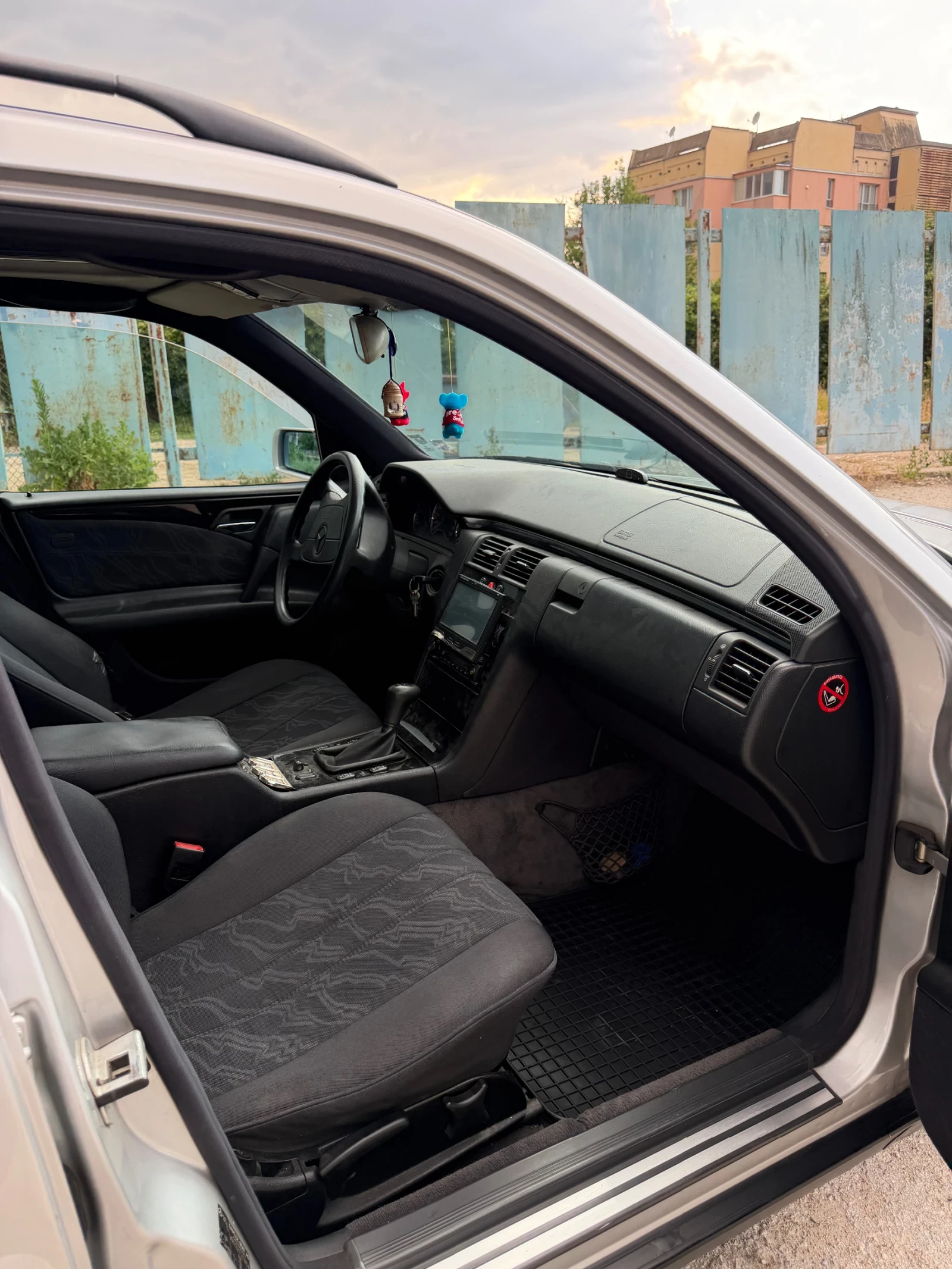 Mercedes-Benz E 290, снимка 10 - Автомобили и джипове - 55145576