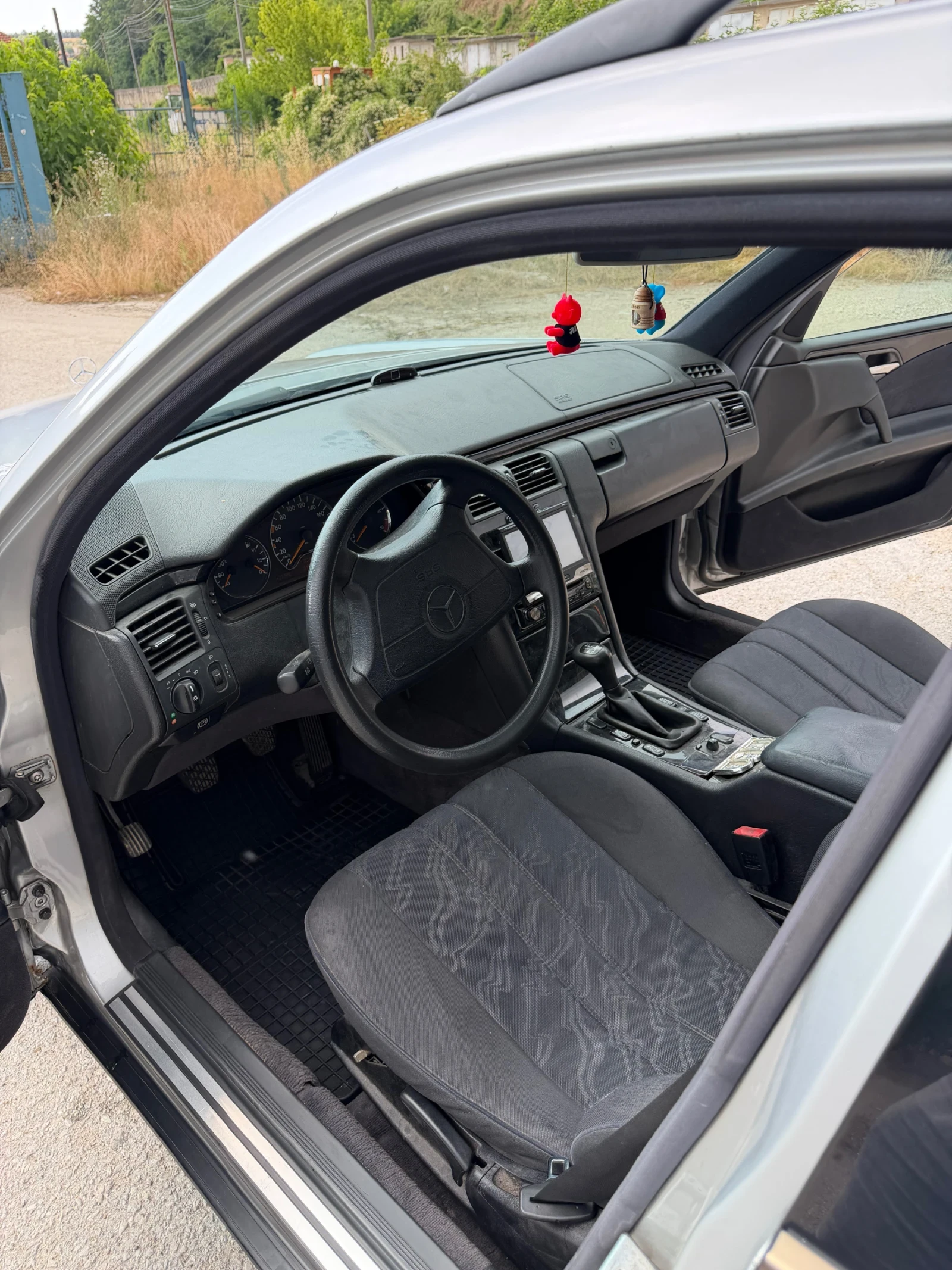 Mercedes-Benz E 290, снимка 11 - Автомобили и джипове - 55145576