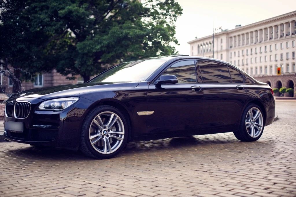 BMW 750 Ld xDrive B&O Individual, снимка 2 - Автомобили и джипове - 55509461