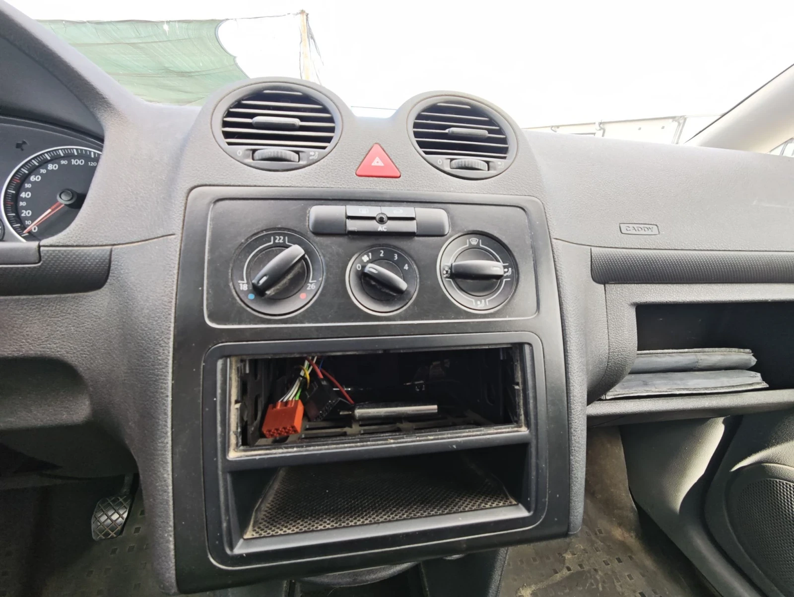 VW Caddy, снимка 10 - Автомобили и джипове - 55729519