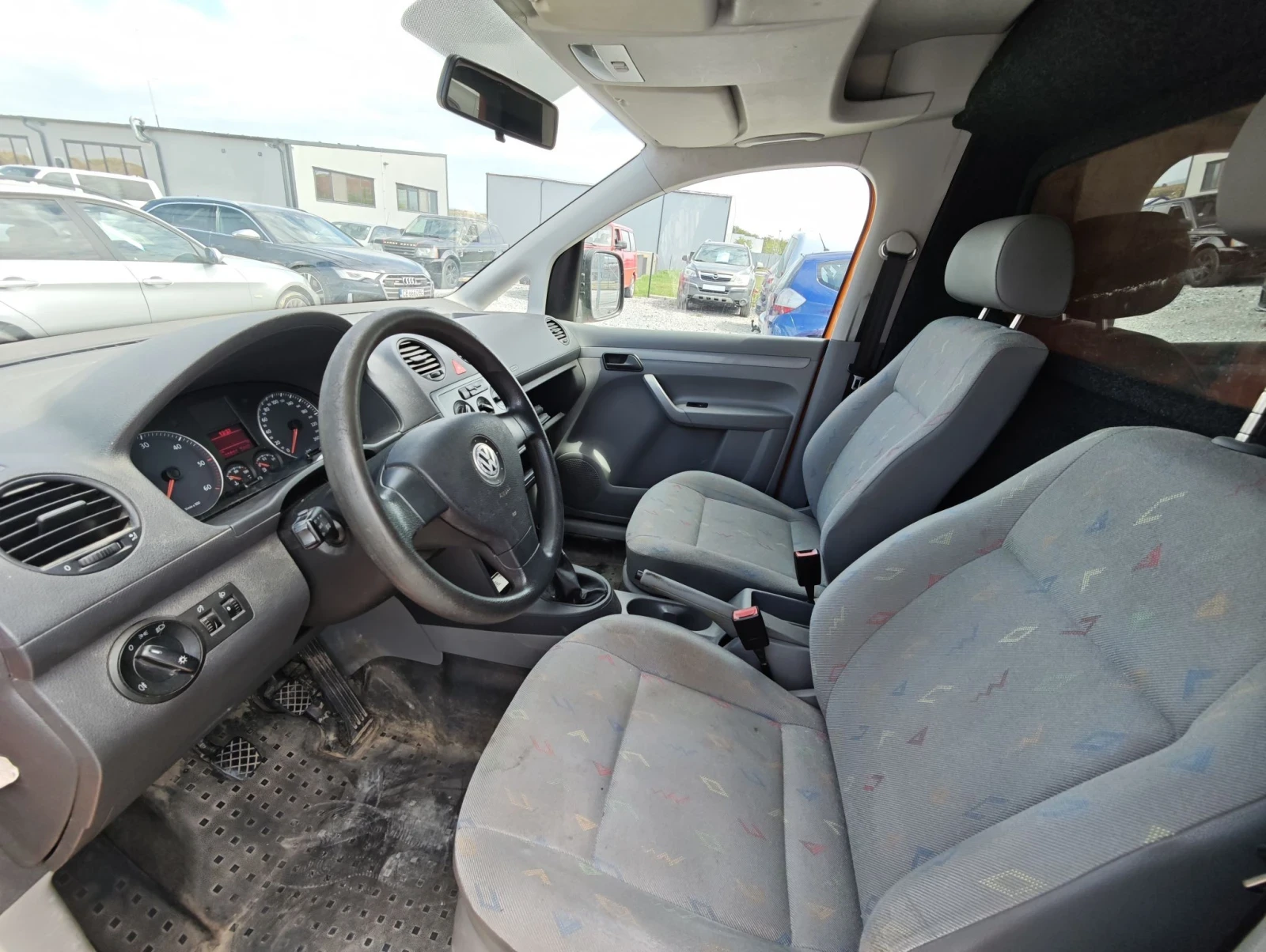 VW Caddy, снимка 9 - Автомобили и джипове - 55729519
