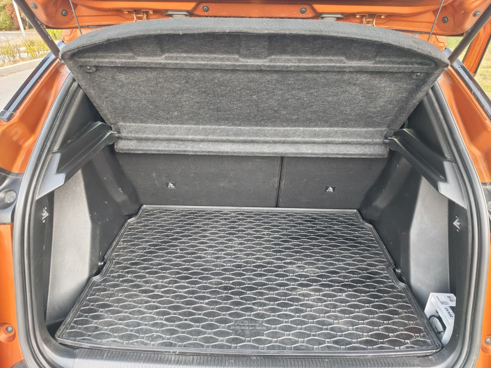 Peugeot 2008 Allure , снимка 11 - Автомобили и джипове - 56601079