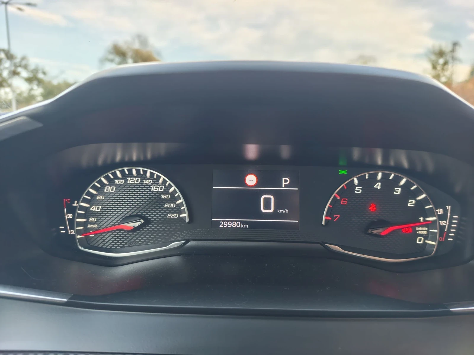 Peugeot 2008 Allure , снимка 9 - Автомобили и джипове - 56601079