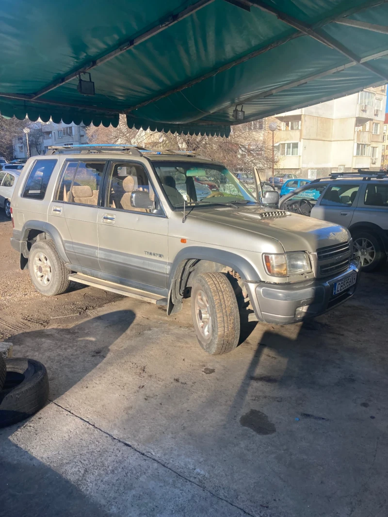 Isuzu Trooper Джип, снимка 1 - Автомобили и джипове - 48376138