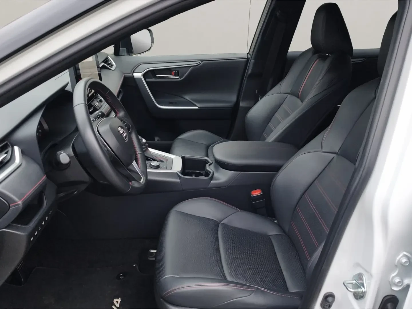 Toyota Rav4 Plug-in hybrid  - изображение 9