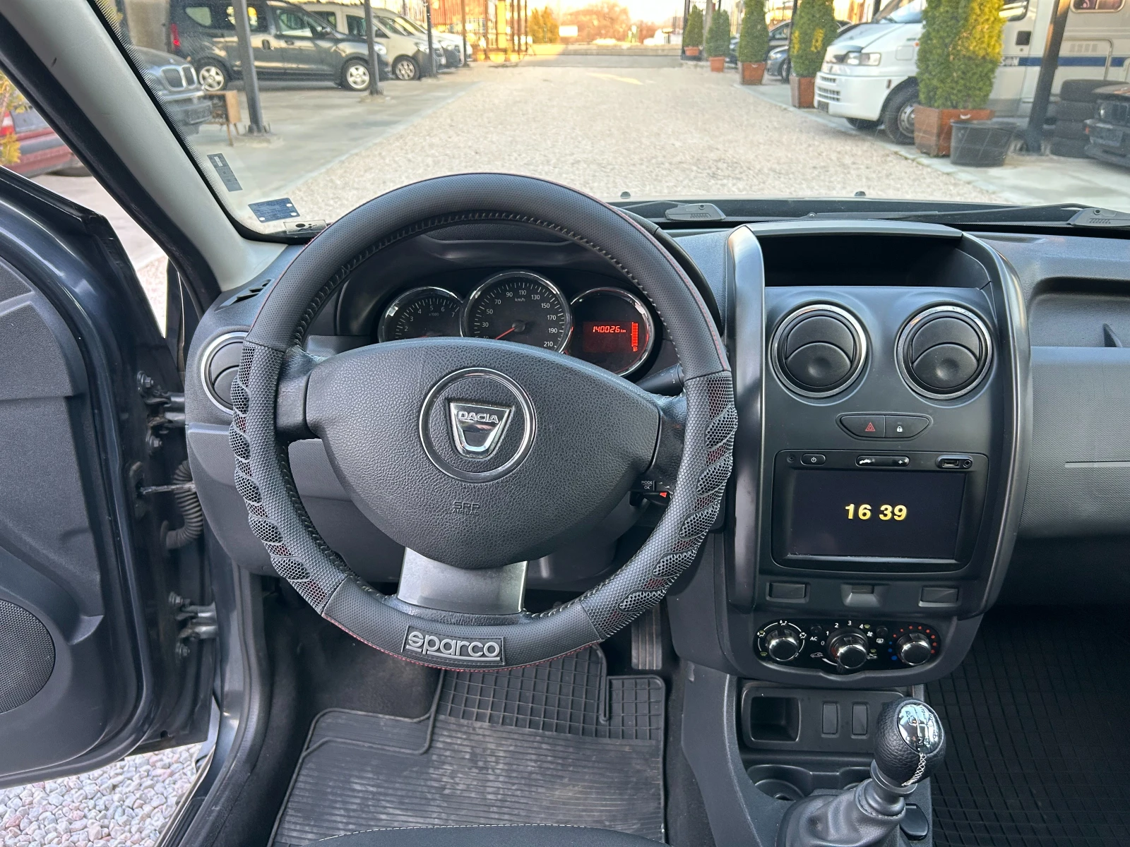 Dacia Duster 1.5 DCI , снимка 12 - Автомобили и джипове - 53875854