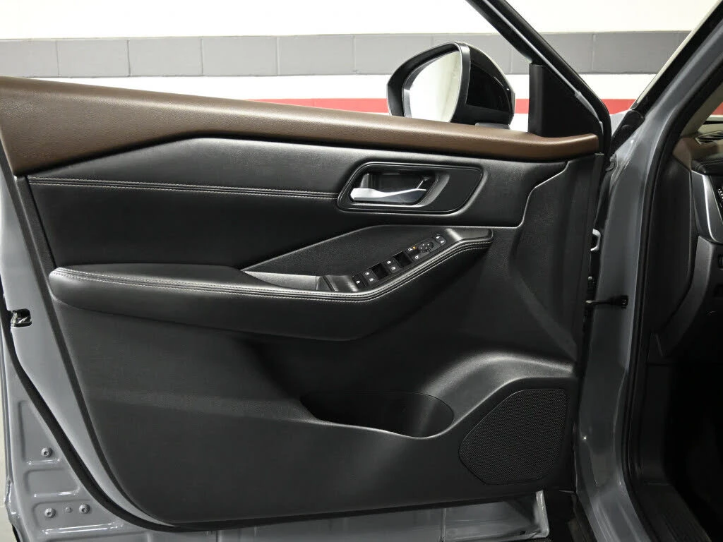 Nissan Rogue Rogue SV Midnight AWD АвтоКредит  (ЦЕНА ДО БГ), снимка 4 - Автомобили и джипове - 54119997