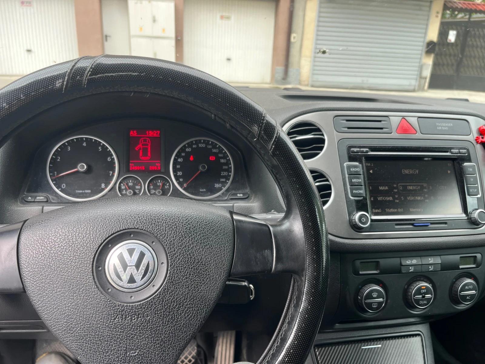 VW Tiguan 4x4, снимка 9 - Автомобили и джипове - 54554604