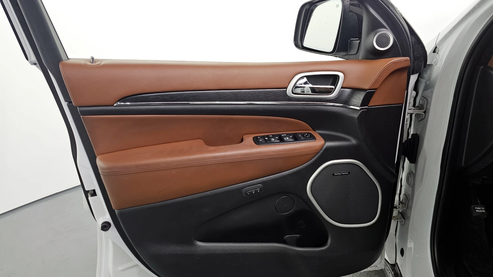 Jeep Grand cherokee SUMMIT* 8ZF* ОБДУХ* DISTRNONIK* PANO* КРАЙНА ЦЕНА, снимка 13 - Автомобили и джипове - 54714212