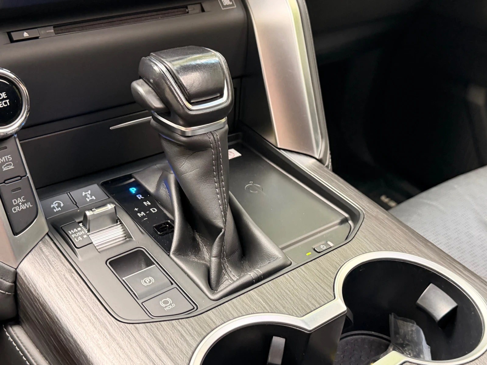 Toyota Land cruiser 300 / 3.3 V6 / 70 ANNIVERSARY, снимка 15 - Автомобили и джипове - 54956834