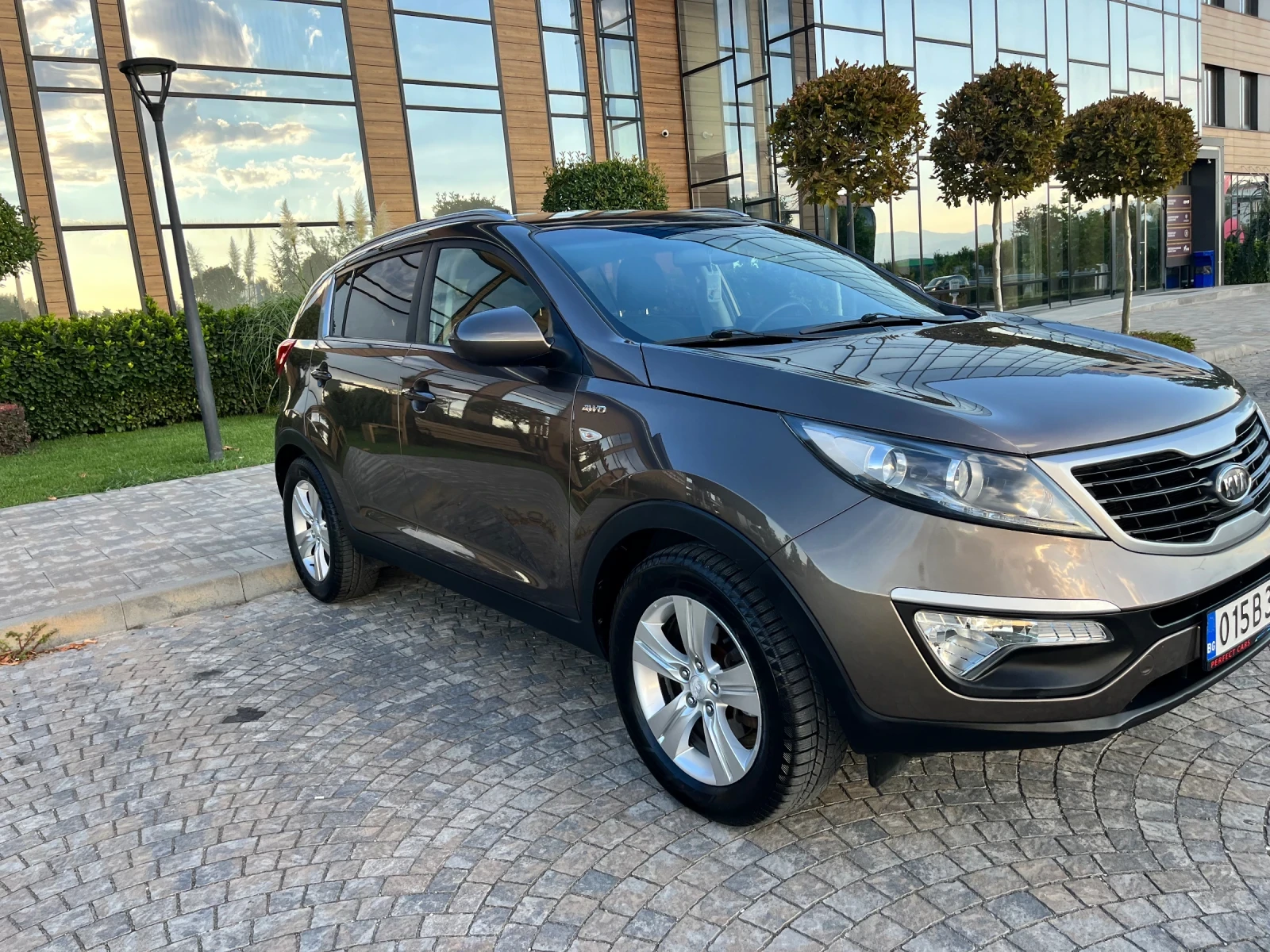 Kia Sportage 2.0CRDi* 4x4* Android Navi* Нови гуми* Перфектен* , снимка 4 - Автомобили и джипове - 55954442