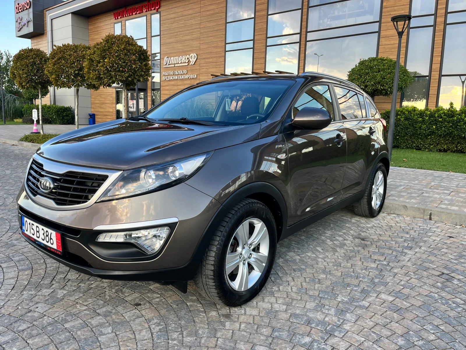 Kia Sportage 2.0CRDi* 4x4* Android Navi* Нови гуми* Перфектен* , снимка 3 - Автомобили и джипове - 55954442
