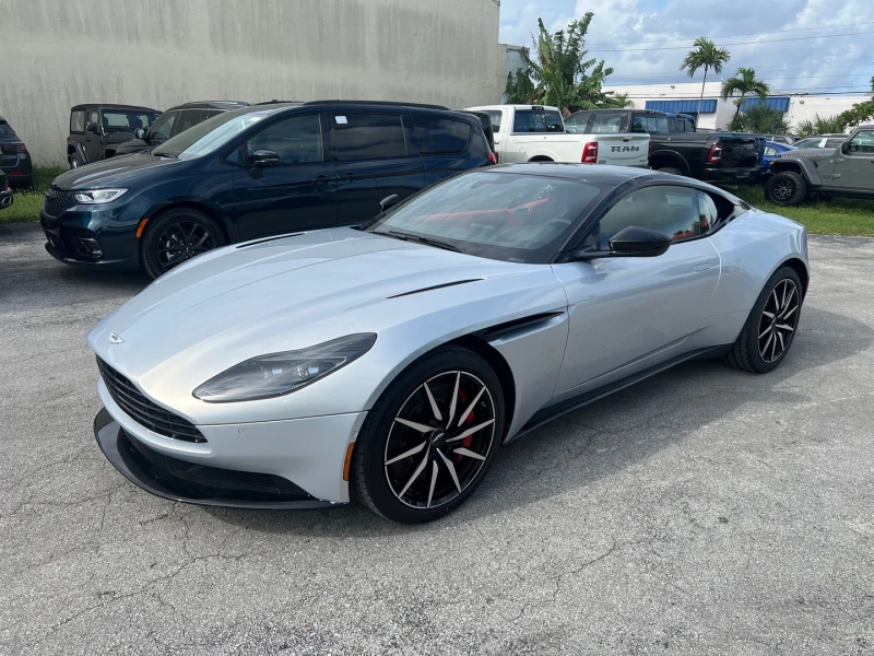 Aston martin Други DB11 V8 , снимка 1 - Автомобили и джипове - 47184194