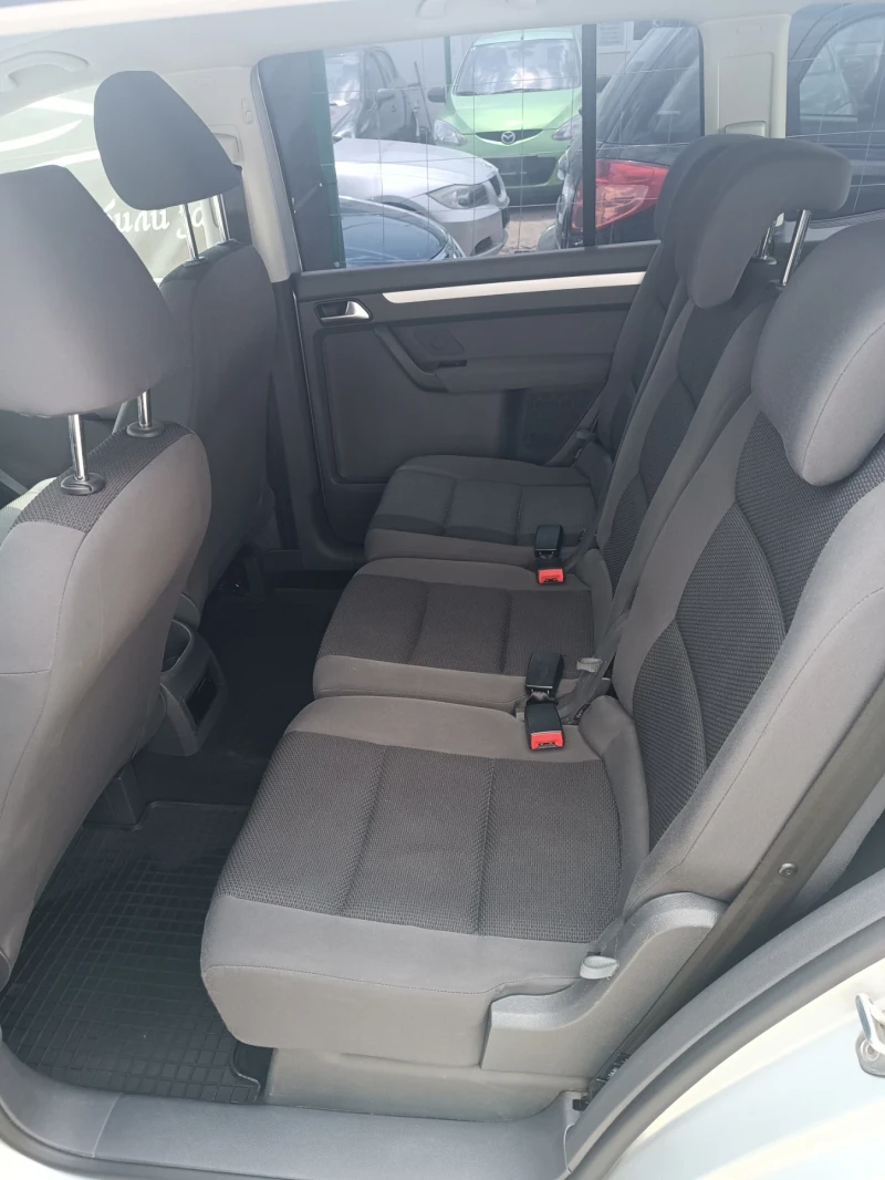 VW Touran 1, 6 TDi, КОЛЕДНА ПРОМОЦИЯ, ПЕРФЕКТЕН, ЛИЗИНГ, снимка 11 - Автомобили и джипове - 50994548