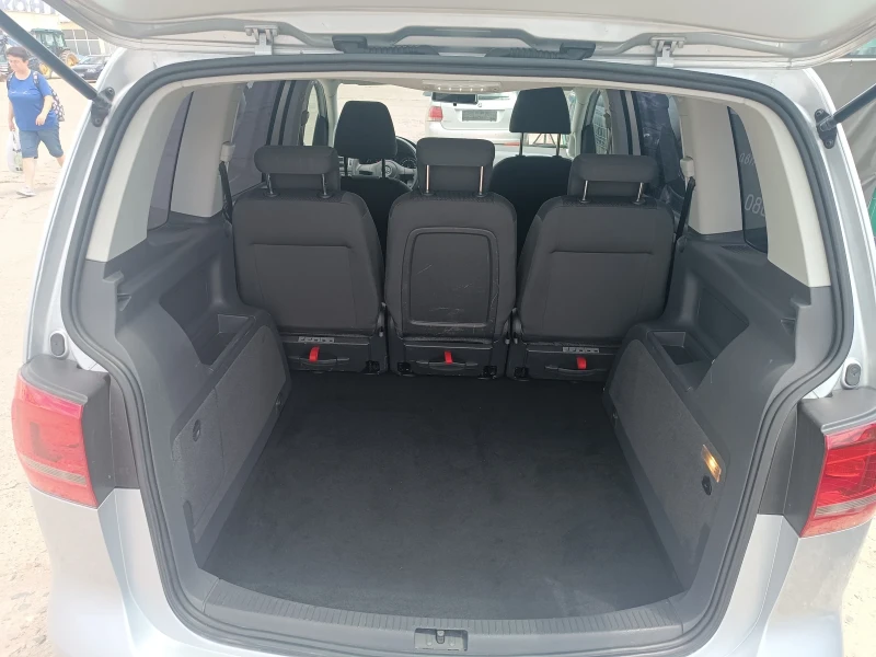 VW Touran 1, 6 TDi, КОЛЕДНА ПРОМОЦИЯ, ПЕРФЕКТЕН, ЛИЗИНГ, снимка 5 - Автомобили и джипове - 50994548
