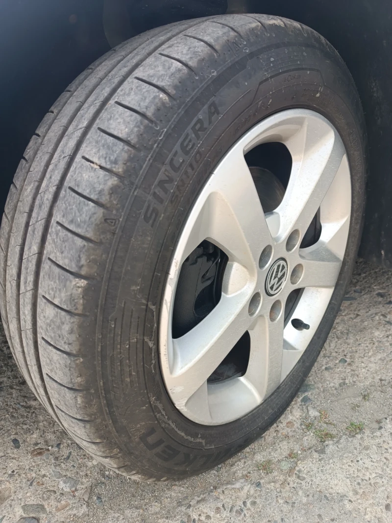 VW Touran 1, 6 TDi, КОЛЕДНА ПРОМОЦИЯ, ПЕРФЕКТЕН, ЛИЗИНГ, снимка 14 - Автомобили и джипове - 50994548