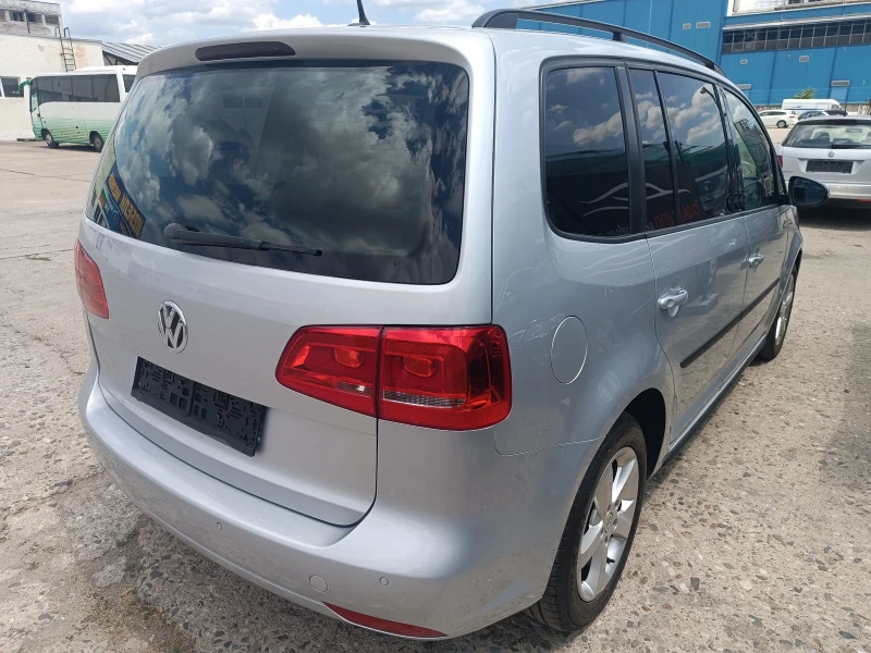 VW Touran 1, 6 TDi, КОЛЕДНА ПРОМОЦИЯ, ПЕРФЕКТЕН, ЛИЗИНГ, снимка 4 - Автомобили и джипове - 50994548
