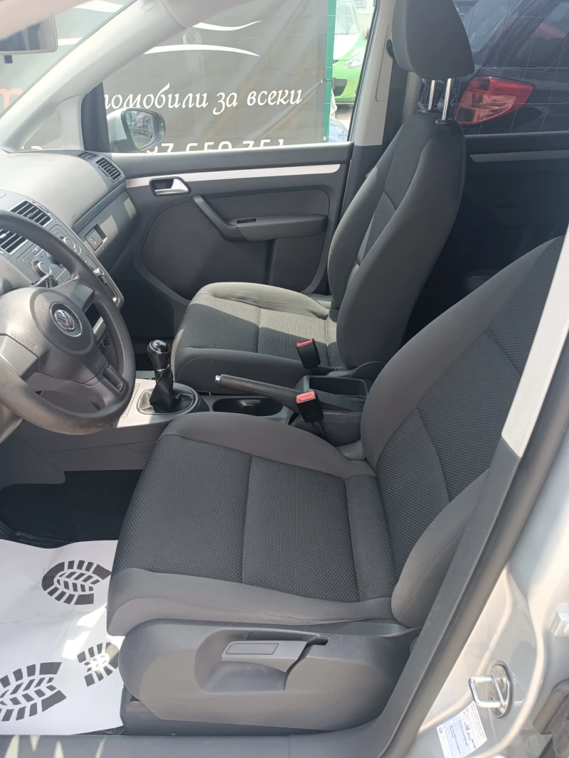 VW Touran 1, 6 TDi, КОЛЕДНА ПРОМОЦИЯ, ПЕРФЕКТЕН, ЛИЗИНГ, снимка 6 - Автомобили и джипове - 50994548
