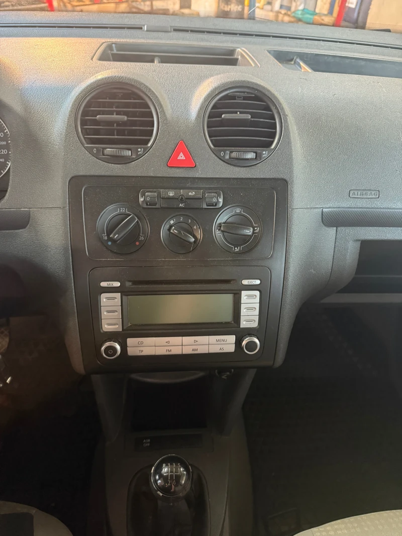 VW Caddy, снимка 10 - Автомобили и джипове - 51724259