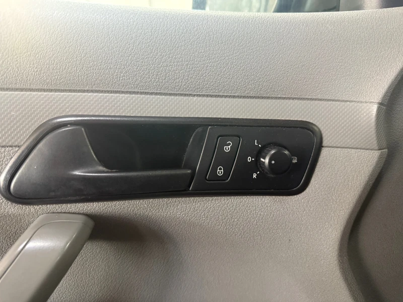 VW Caddy, снимка 11 - Автомобили и джипове - 51724259