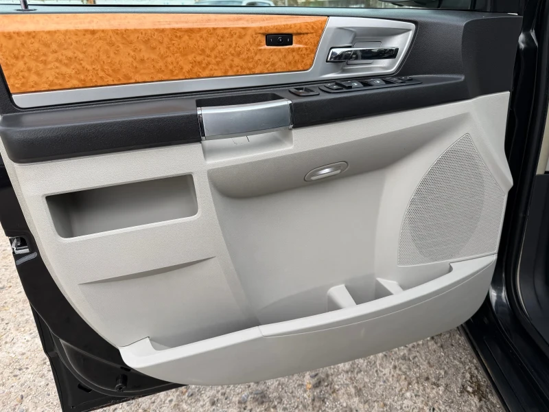 Chrysler Gr.voyager 3.8-LIMITED, снимка 15 - Автомобили и джипове - 52278473