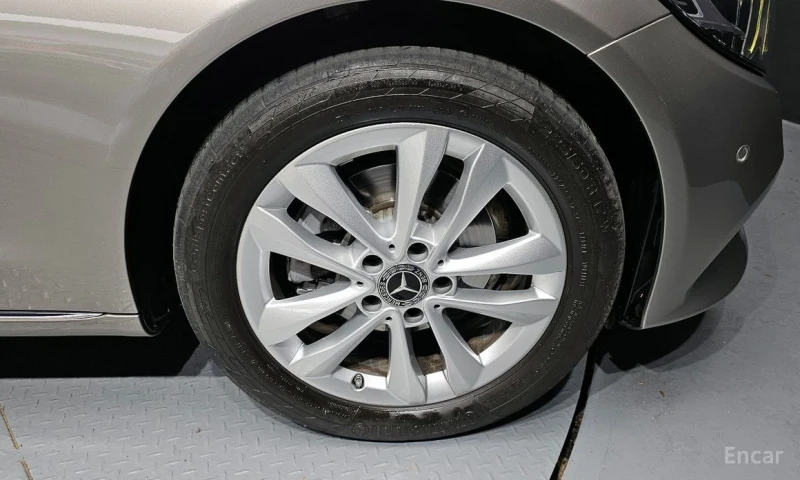 Mercedes-Benz C 220, снимка 5 - Автомобили и джипове - 52729657